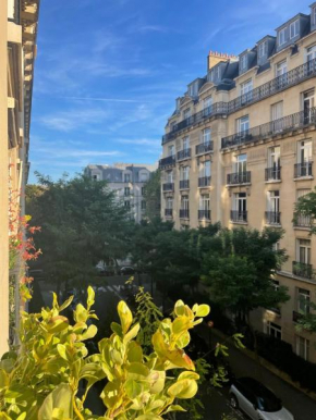 Paris, grand appartement familial, porte Maillot